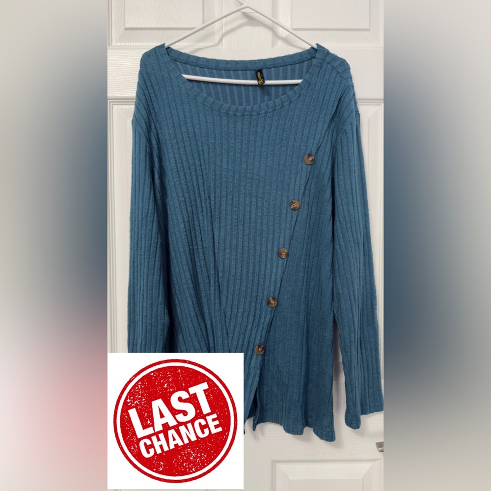 LAST CHANCE 🔥 MAKE A BUNDLE AND SAVE MORE
Asymmetrical Button-Down Blue Cardigan